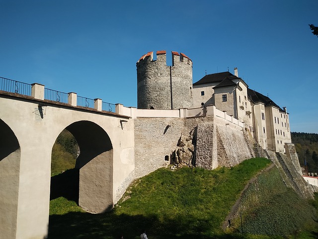 Nenechte vaše nohy zahálet i s pronajatým vozem